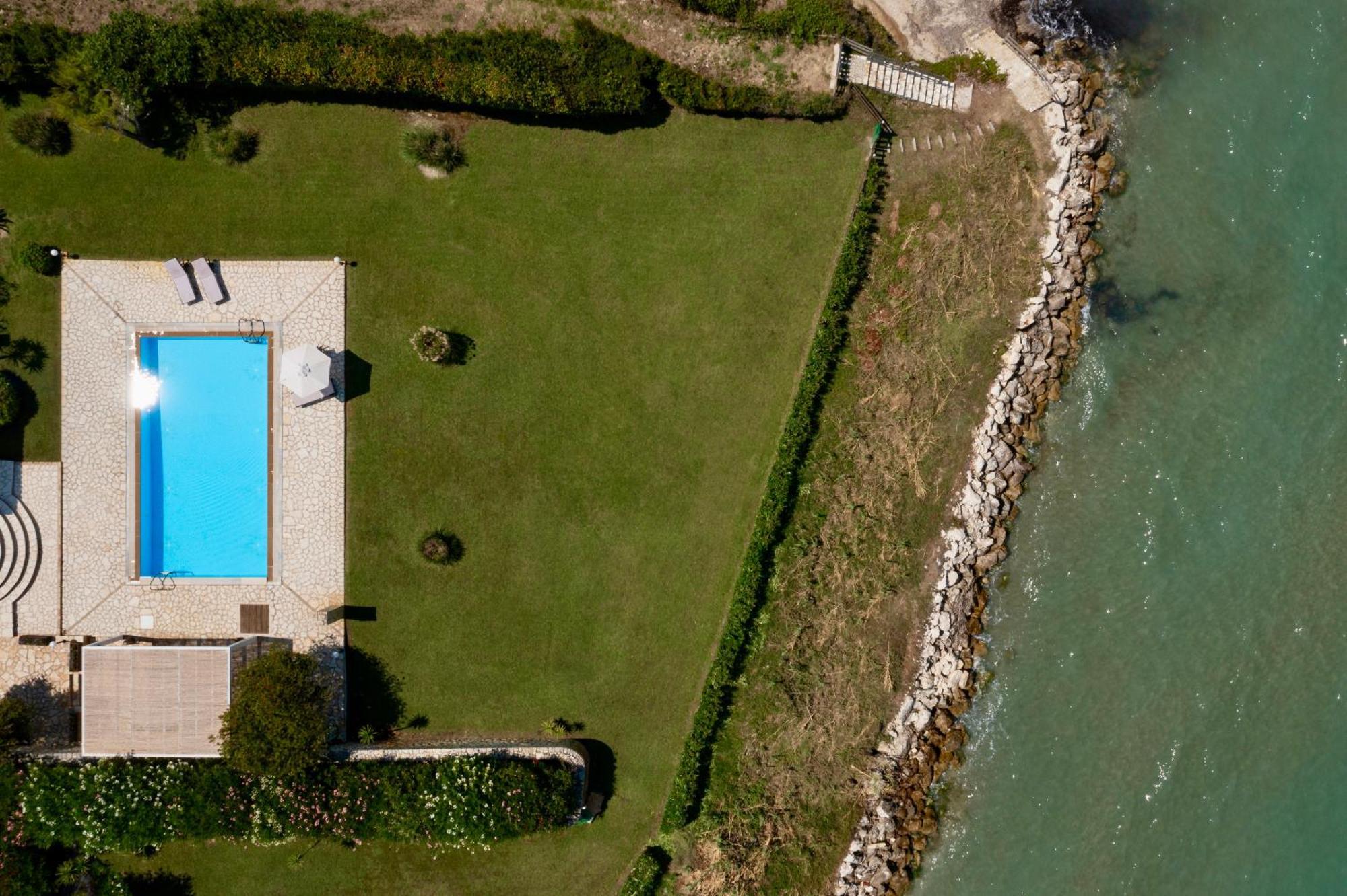 Beachfront Villa Victoras - With Private Beach Sidárion Eksteriør billede